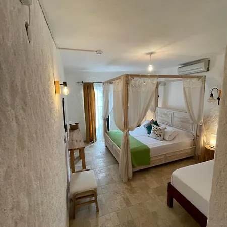 Ceylisa Alacati Butik Cesme
